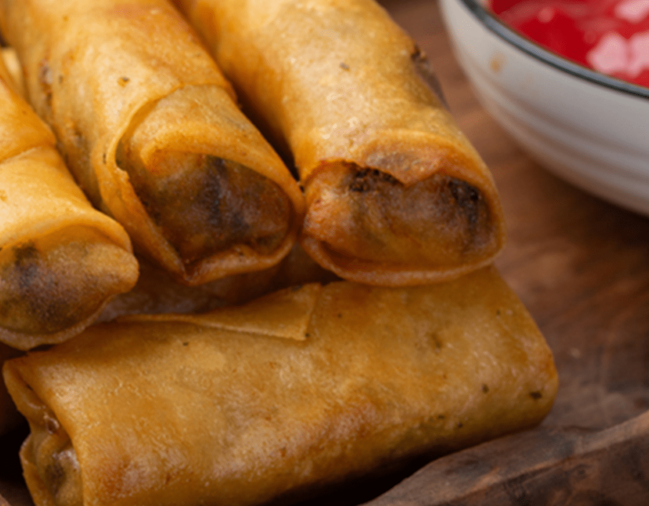 Rollitos primavera, yakisoba de pollo o gyozas