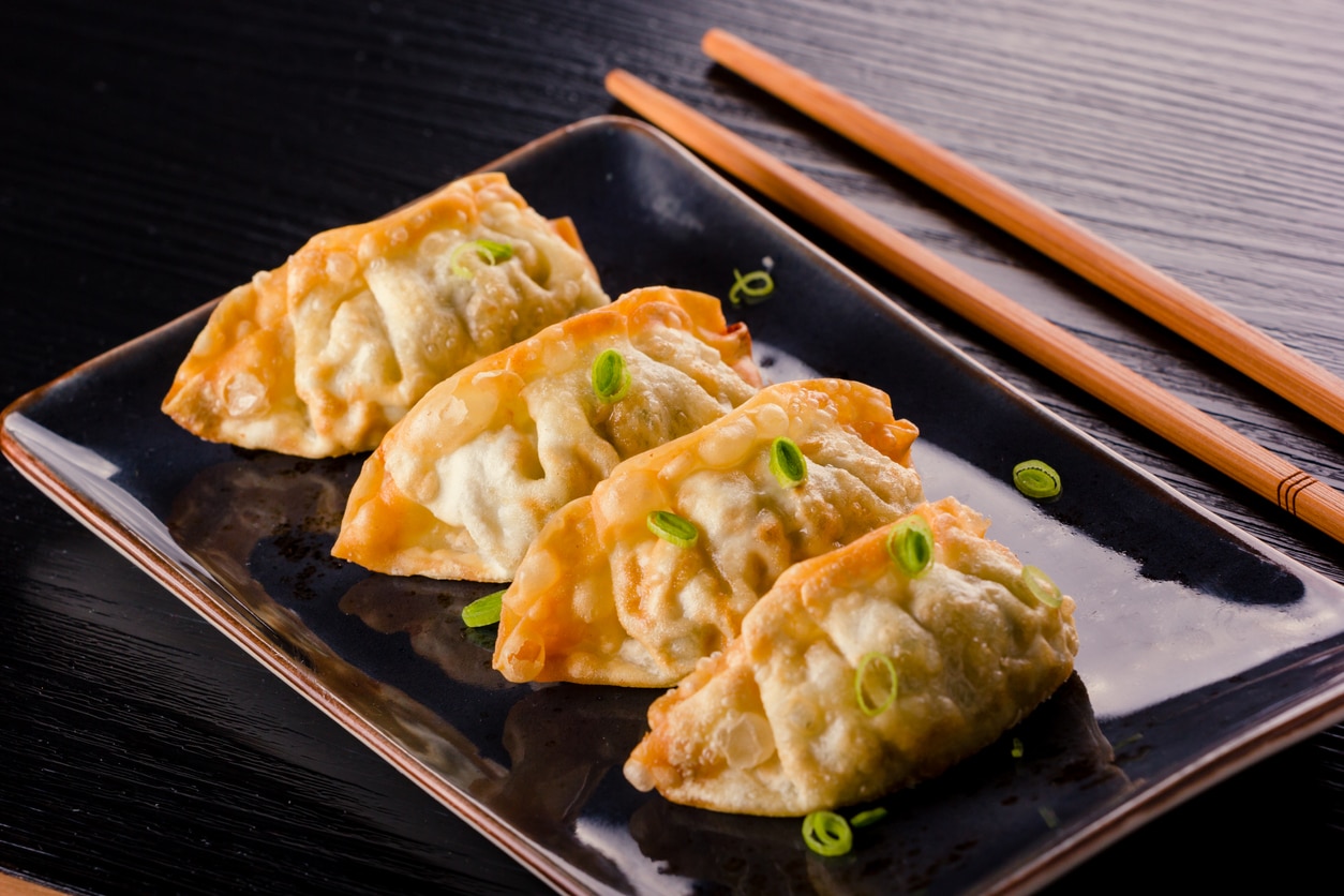 Las empanadillas japonesas de moda en Europa: las gyozas